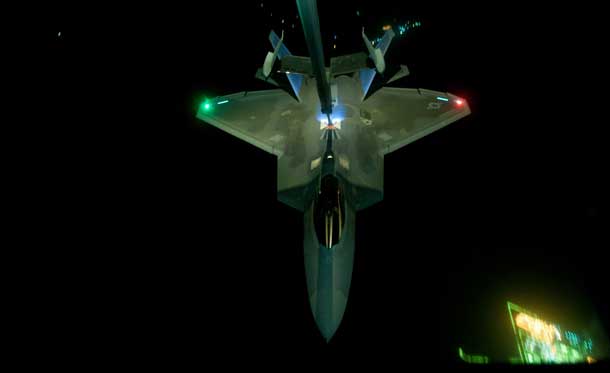 F-22 Raptor re-fueling over Syria - Photo United States Airforce
