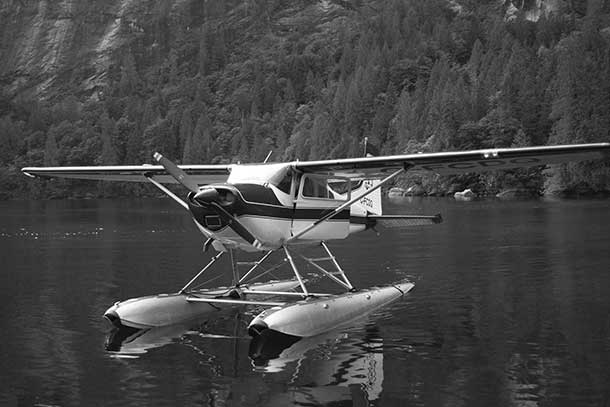 Cessna 180 was the aircraft that crashed in Thunder Bay Harbour on Sunday.