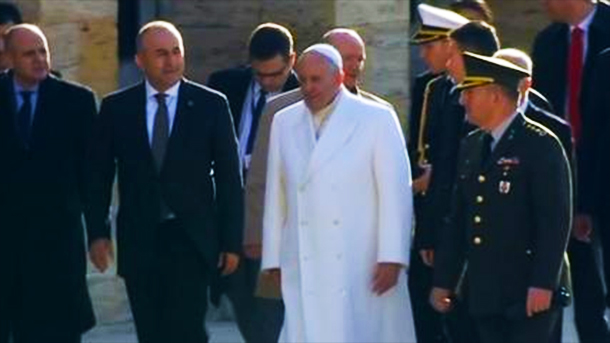 Pope Francis in Turkey for sensitive talks