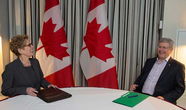 Prime Minister Harper and Premier Wynne - Photo by PMO