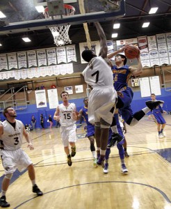 The Lakehead Thunderwolves topped the Warriors in Basketball action