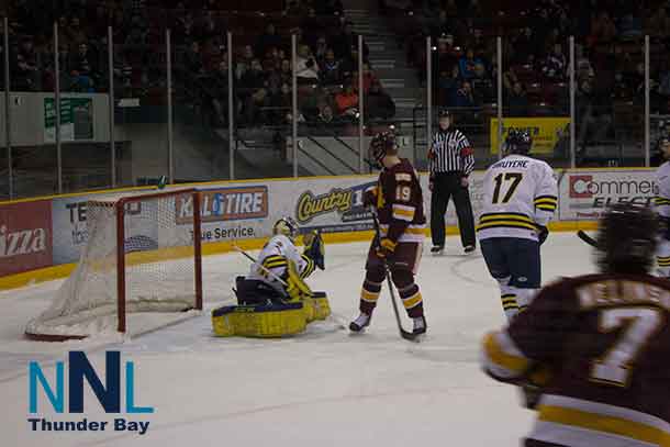 UMD Bulldogs taking control over Lakehead Thunderwolves