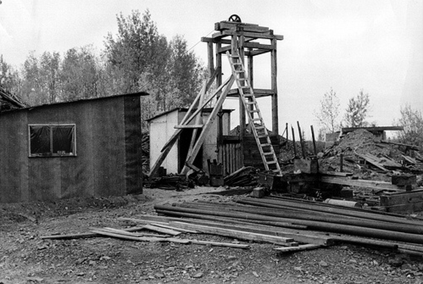 This is a view of the Tashota-Nipigon mine in 1975, long after it had closed down. Today no wooden structures remain. Photo source unknown.