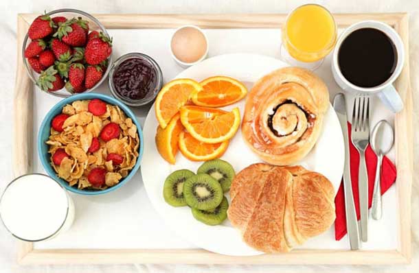 March is Nutrition Month! Thunder Bay Regional Health Sciences Centre (TBRHSC) Registered Dietitians provide some of their favourite tips for eating healthy from 9 to 5, including eating breakfast every day.