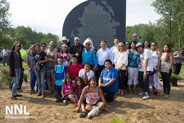 Kiashke Zaaging Anishinaabek Chief King, OPG CEO Tom Mitchell and community members on August 22 2015