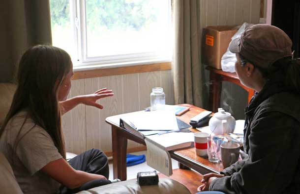 Pam Chookomoolin interviews Rebecca Steele as she describes what she saw when the bear was entering the home through her window. (Photo by Brandon MacLeod)