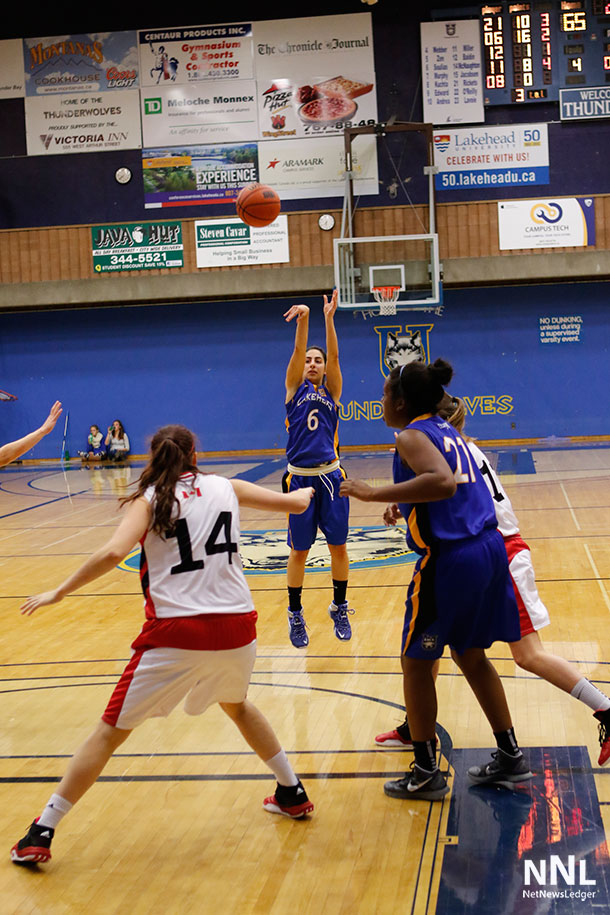 The women's basketball team came up with a 71-63 win to split the weekend series vs the Winnipeg Wesmen