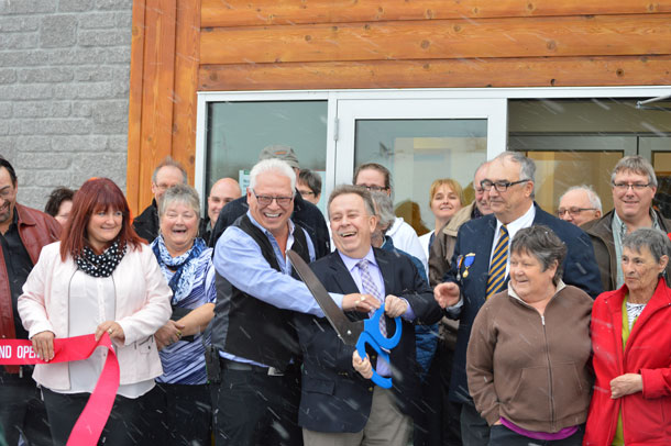 Ribbon cutting at Beardmore brings community together