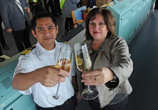Ms. Sylvie Vachon, President and Chief Executive Officer of the Montreal Port Authority (MPA), with Captain Jun Eric Aljo Dalipe of the Vigorous, first ocean-going vessel to reach the Port of Montreal in 2016.