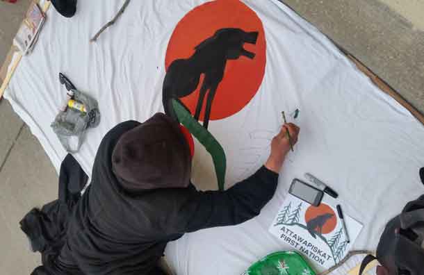 Painting a banner for the protest in support of Attawapiskat - photo supplied