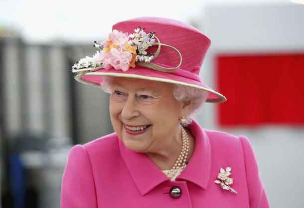 WINDSOR, ENGLAND - APRIL 20:  Queen Elizabeth II arrives at the Queen Elizabeth II delivery office in Windsor with Prince Philip, Duke of Edinburgh on April 20, 2016 in Windsor, Britain.  REUTERS/Chris Jackson/Pool