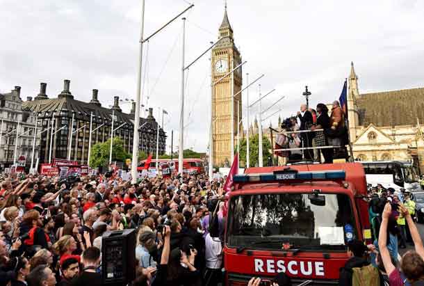 Opposition Labour party leader Jeremy Corbyn addresses a gathering of supporters demonstrating in Parliament Square, in central London, Britain June 27, 2016. REUTERS/Toby Melville