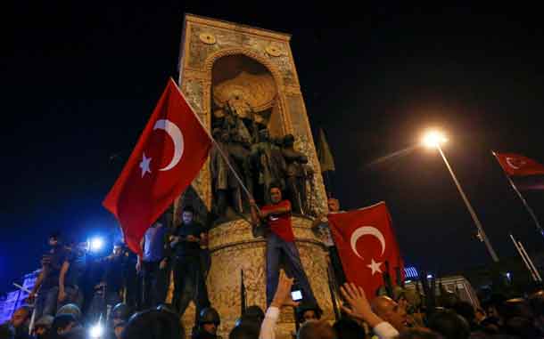 People demonstrate in front of the Republic Monument at the Taksim Square in Istanbul, Turkey, July 16, 2016.   REUTERS/Murad Sezer