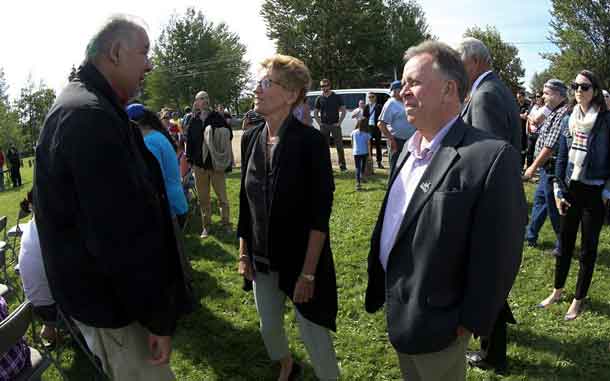 Premier Wynne and Minister Gravelle in Moosenee - Image ©2016 Christopher Kat