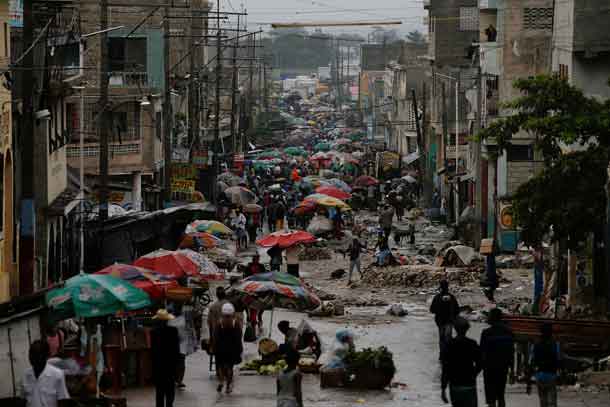 Vendors sell their goods on the street while Hurricane Matthew approaches in Port-au-Prince, Haiti.   REUTERS/Carlos Garcia Rawlins