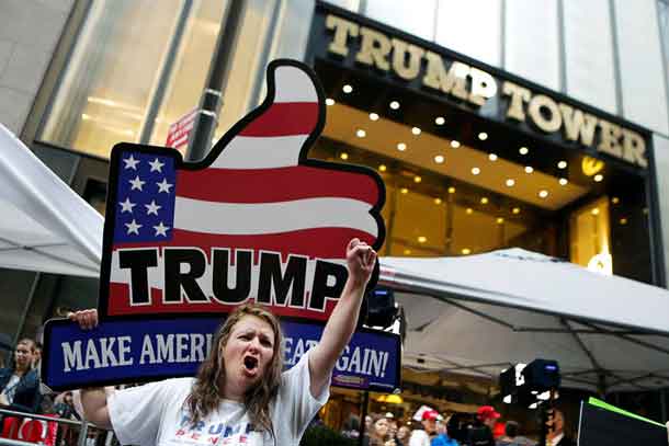 Supporters of Republican presidential nominee Donald Trump stand outside Trump Tower where Trump lives, in the Manhattan borough of New York, U.S., October 8, 2016. REUTERS/Eduardo Munoz