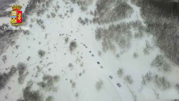 An aerial photo shows the rescuers heading to Hotel Rigopiano in Farindola, central Italy, hit by an avalanche, in this January 19, 2017 handout picture provided by Italian Police. Polizia Di Stato/Handout via REUTERS