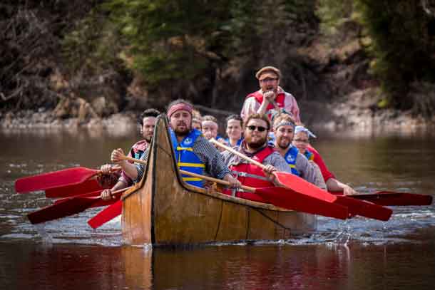 Members of the MNO Canoe Expedition in training near Fort William Historical Park. (CNW Group/MÈtis Nation of Ontario)