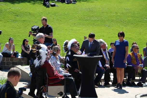 Winnipeg Mayor Bowman signed the accord