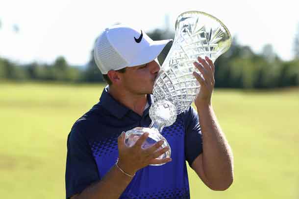 Johnny Ruiz celebrates his win - Photo by Guy Gascoigne