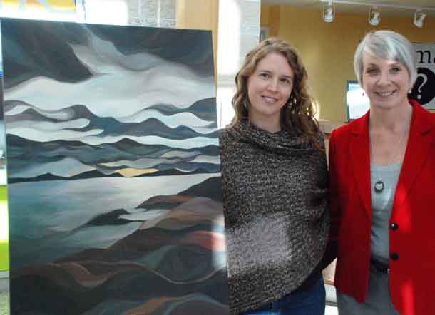 Artist Colleen Rose with the Honourable Patty Hajdu, who won her painting “Rossport” in an online auction. Minister Hajdu’s winning bid of $750 will support breast cancer care in Northwestern Ontario through the Northern Cancer Fund.