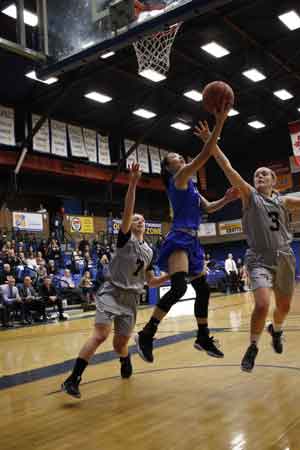 Lakehead Women Topped the Ottawa Gee-Gees in exciting basketball action Photo by 