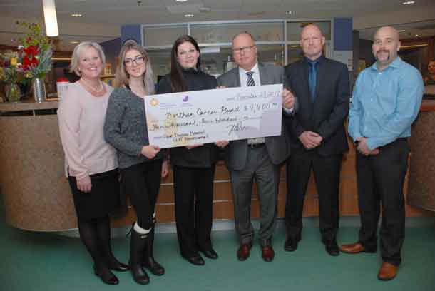 Celebrating the proceeds from this year’s Dave Duncan Memorial Golf Tournament are (l-r): Cindy Levanto-Kawahara, Major Gifts Officer, Thunder Bay Regional Health Sciences Foundation; Hope Duncan; Fiona Duncan; Ron Popowich, Retired Detective Constable, Thunder Bay Police; Rich Bell, Detective Sergeant, OPP 