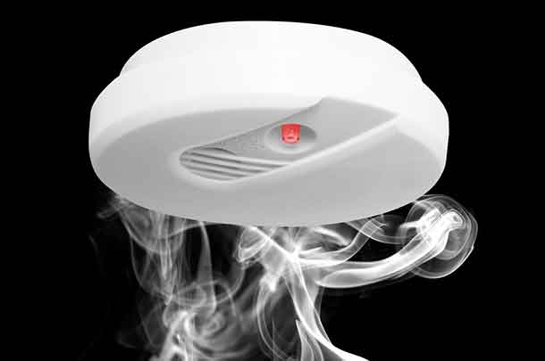 Smoke detector with smoke