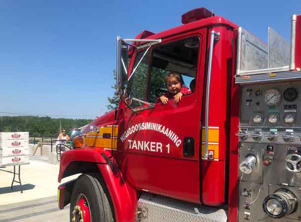 Nigigoonsiminikaaning-tanker1 donated by Hamilton Fire Department