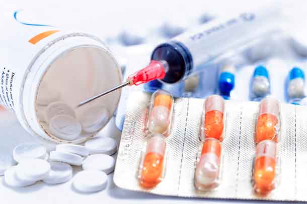 Syringe with glass vials and medications pills drug - image deposit photos.com
