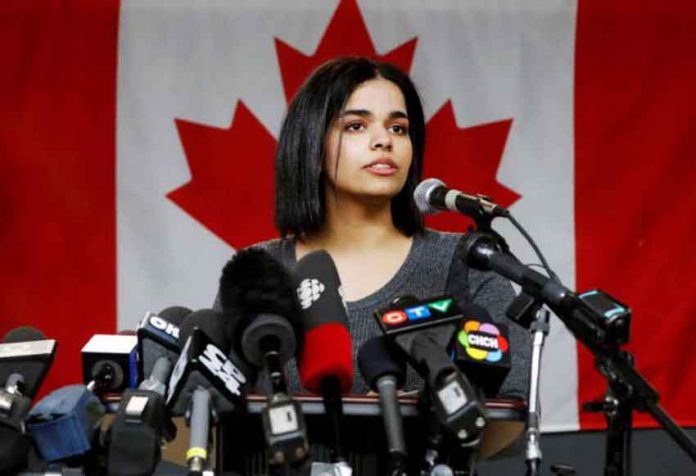 Rahaf Mohammed al-Qunun, an 18-year-old Saudi woman who fled her family, speaks at the COSTI Corvetti Education Centre in Toronto, Ontario, Canada January 15, 2019. REUTERS/Mark Blinch