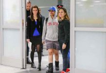 Coming to Canada ‘worth the risk,’ says Saudi teen refugee Rahaf Mohammed al-Qunun (C), an 18-year-old Saudi woman who fled her family, accompanied by Canadian Minister of Foreign Affairs Chrystia Freeland (R) and Saba Abbas, general counsellor of COSTI refugee service agency, arrives at Toronto Pearson International Airport in Toronto, Ontario, Canada January 12, 2019. REUTERS/Carlos Osorio