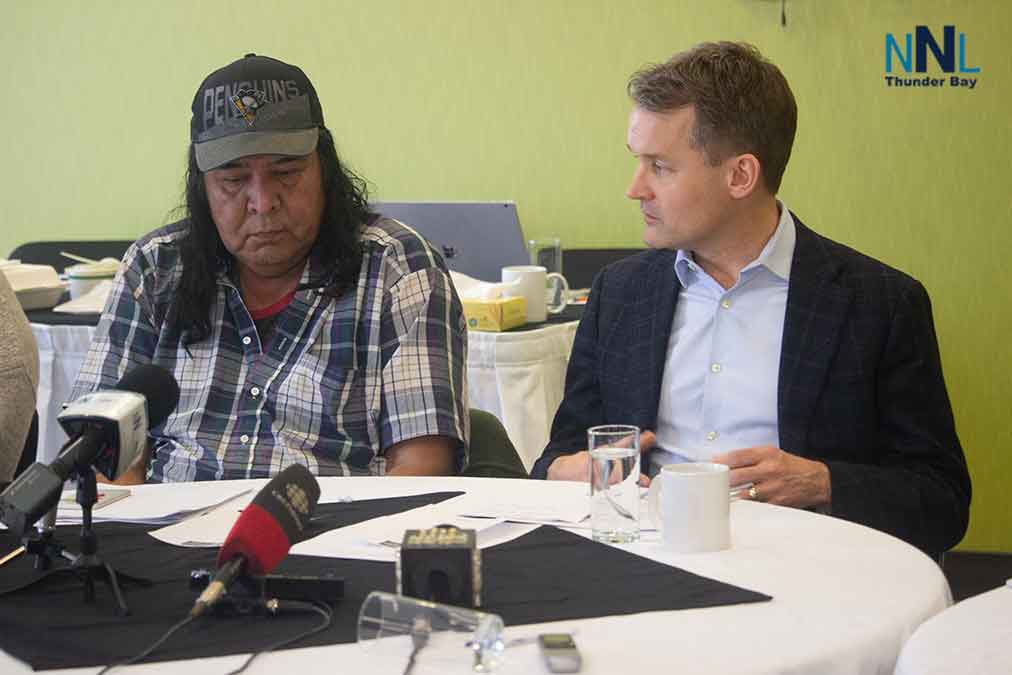 Minister O'Regan and Cat Lake Chief Keewaykapow