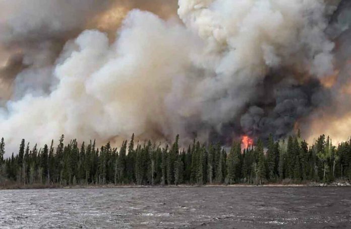 Fire at Pikangikum First Nation