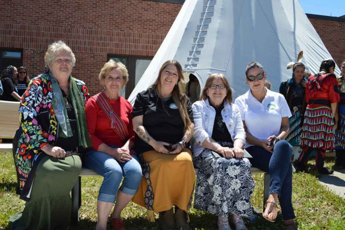 photo by Xavier Kataquapit Representing the Leaders Circle, the governing body of the Mino M’shki-ki Indigenous Health Team are from L-R: Marie Liliane Ethier and Chris Acton of the Temiskaming Metis Council, Nancy Wabie, Beaverhouse FN; Anne Batisse, Temiskaming Native Womens Support Group and Leaders Circle Chair and Sue Alton, Matachewan FN.