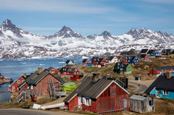 ARCHIVE PHOTO: Snow covered mountains rise above the harbour and town of Tasiilaq, Greenland, June 15, 2018. REUTERS/Lucas Jackson/File Phot