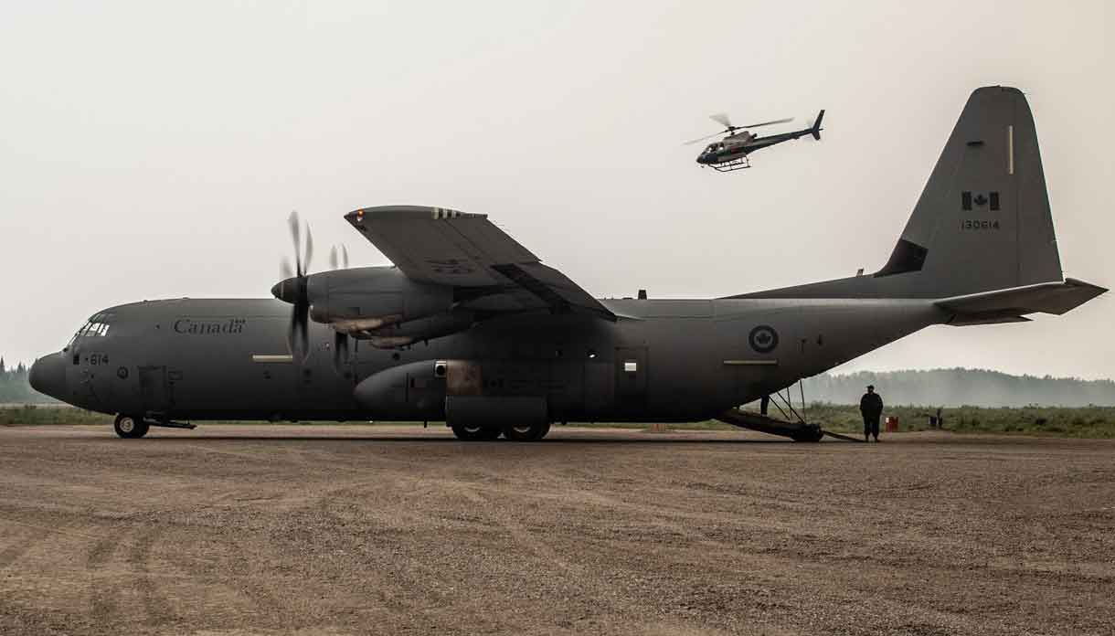 RCAF Hercules in Pikangikum