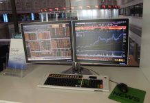 Dedicated Servers are the Best Choice for High-Traffic Websites: Here’s Why Computer tracking - Image by Guilhem Vellut