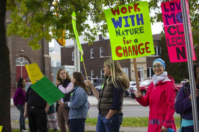 Climate Strike in Thunder Bay gathered on Red River road today