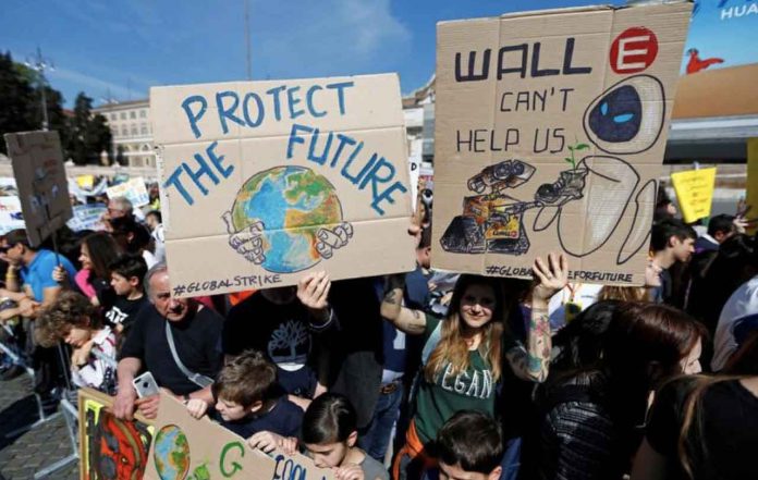 Students hold banners during a protest to demand action on climate change, in Piazza del Popolo, Rome, Italy April 19, 2019. REUTERS/Yara Nardi