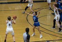 Basketball – Thunderwolves Women Playoff Bound A Defensive battle that saw Lakehead Fall just short - Thunderwolves Nikki Ylygan on defence
