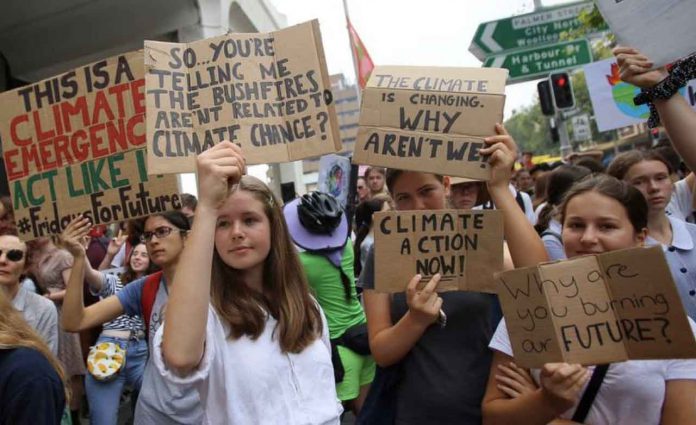 Student activists from School Strike for Climate Australia (SS4C) hold a 'Solidarity Sit-down' outside of the office of the Liberal Party of Australia in Sydney, Australia, November 29, 2019. AAP Image/Steven Saphore/via REUTERS