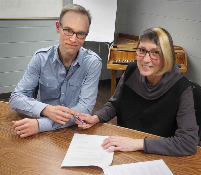 Music Director Paul Haas and President Linda Penner sign contract renewal at Thunder Bay Symphony oﬃce