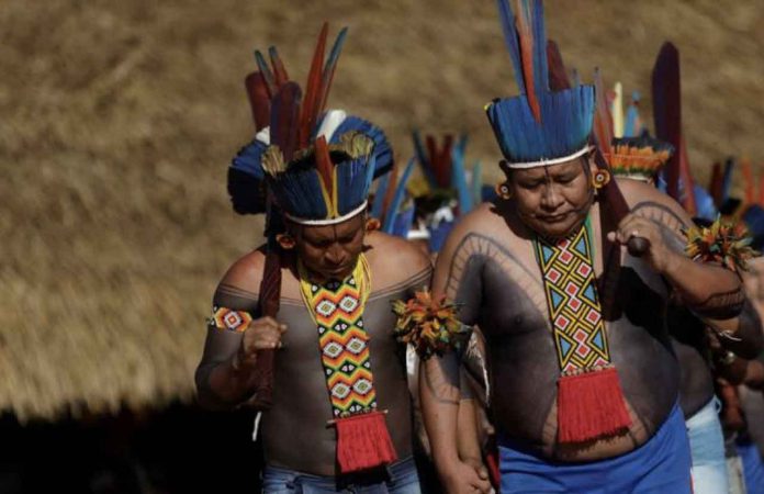 Indigenous people of Tapirape tribe, perform a greeting dance during a four-day pow wow in Piaracu village, in Xingu Indigenous Park, near Sao Jose do Xingu, Mato Grosso state, Brazil, January 14, 2020. REUTERS/Ricardo Moraes