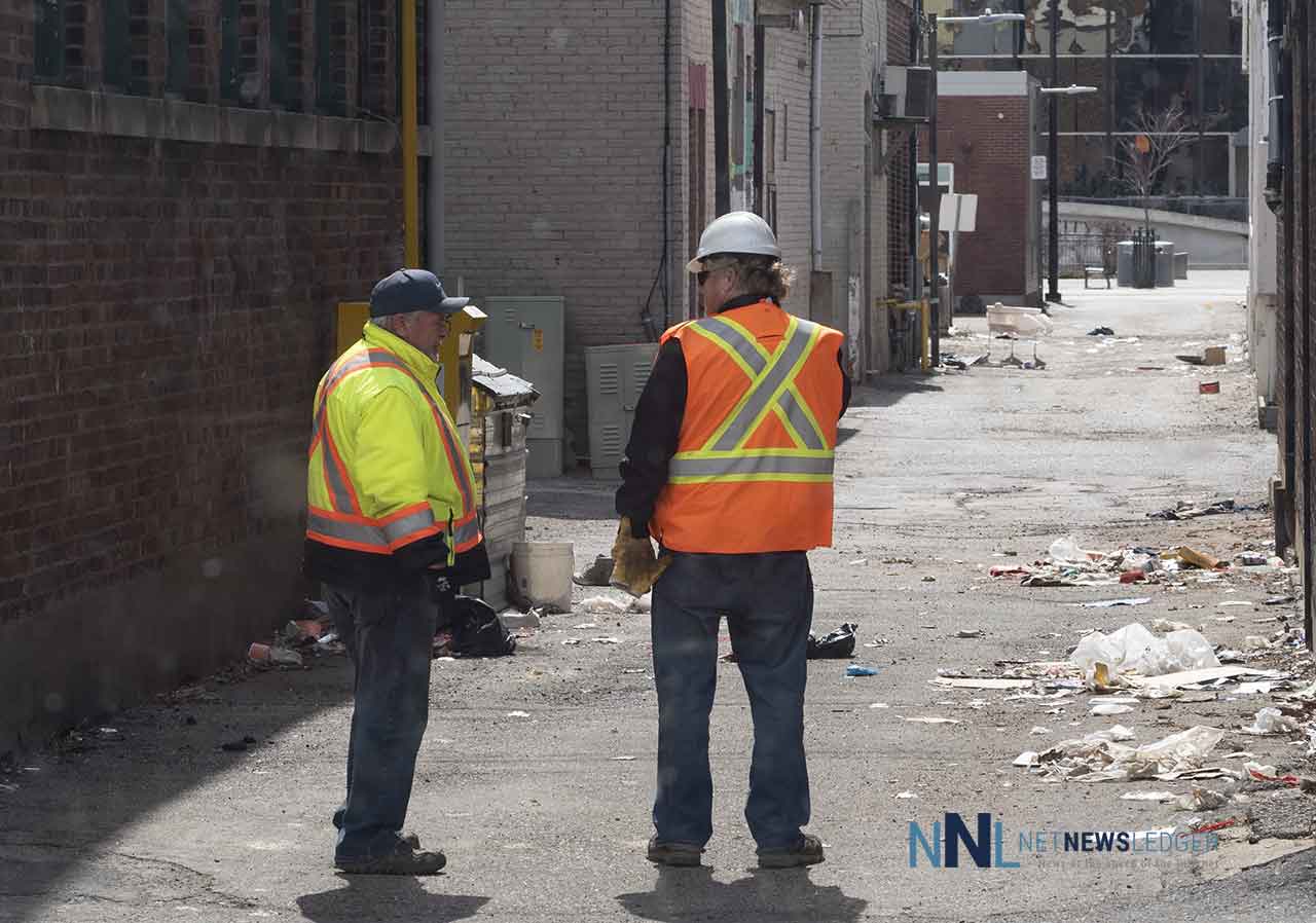 Thunder Bay Roads Crew surveying lane