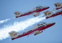 Thunder Bay’s 40th Annual Kite Festival Returns with Canadian Forces Snowbirds Air Shows The Canadian Forces Snowbirds (431 Air Demonstration Squadron) perform over 19 Wing Comox. 431 (AD) Squadron and CF-188 Demo Team deployed to 19 Wing Comox to complete training prior to the start of the 2017 Air Show season. Approximately 42 personnel and 14 CT-114 aircraft deployed to 19 Wing Comox for the Canadian Forces Snowbirds. Pilots will acquaint themselves with mountainous terrain and over-water show sites. Images by MS Roxanne Wood 19 Wing Imaging 2017, DND-MDN Canada