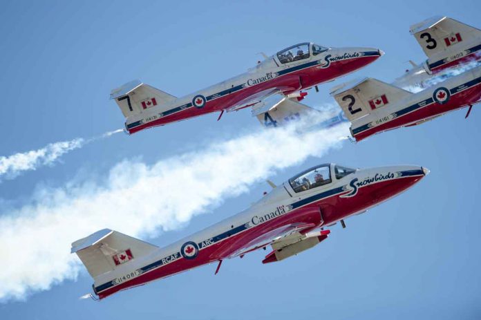 The Canadian Forces Snowbirds (431 Air Demonstration Squadron) perform over 19 Wing Comox. 431 (AD) Squadron and CF-188 Demo Team deployed to 19 Wing Comox to complete training prior to the start of the 2017 Air Show season. Approximately 42 personnel and 14 CT-114 aircraft deployed to 19 Wing Comox for the Canadian Forces Snowbirds. Pilots will acquaint themselves with mountainous terrain and over-water show sites. Images by MS Roxanne Wood 19 Wing Imaging 2017, DND-MDN Canada