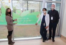 Thunder Bay Regional Health Sciences Centre Awarded for Championing Organ & Tissue Donation Kiley Perrier, Organ and Tissue Donation Coordinator, Trillium Gift of Life Network; Dr. Sam Arora, Physician; Chad Johnson, Manager, Critical Care Services and Operational Lead, Trillium Gift of Life Network