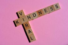 viral-kindness-WLBREW8