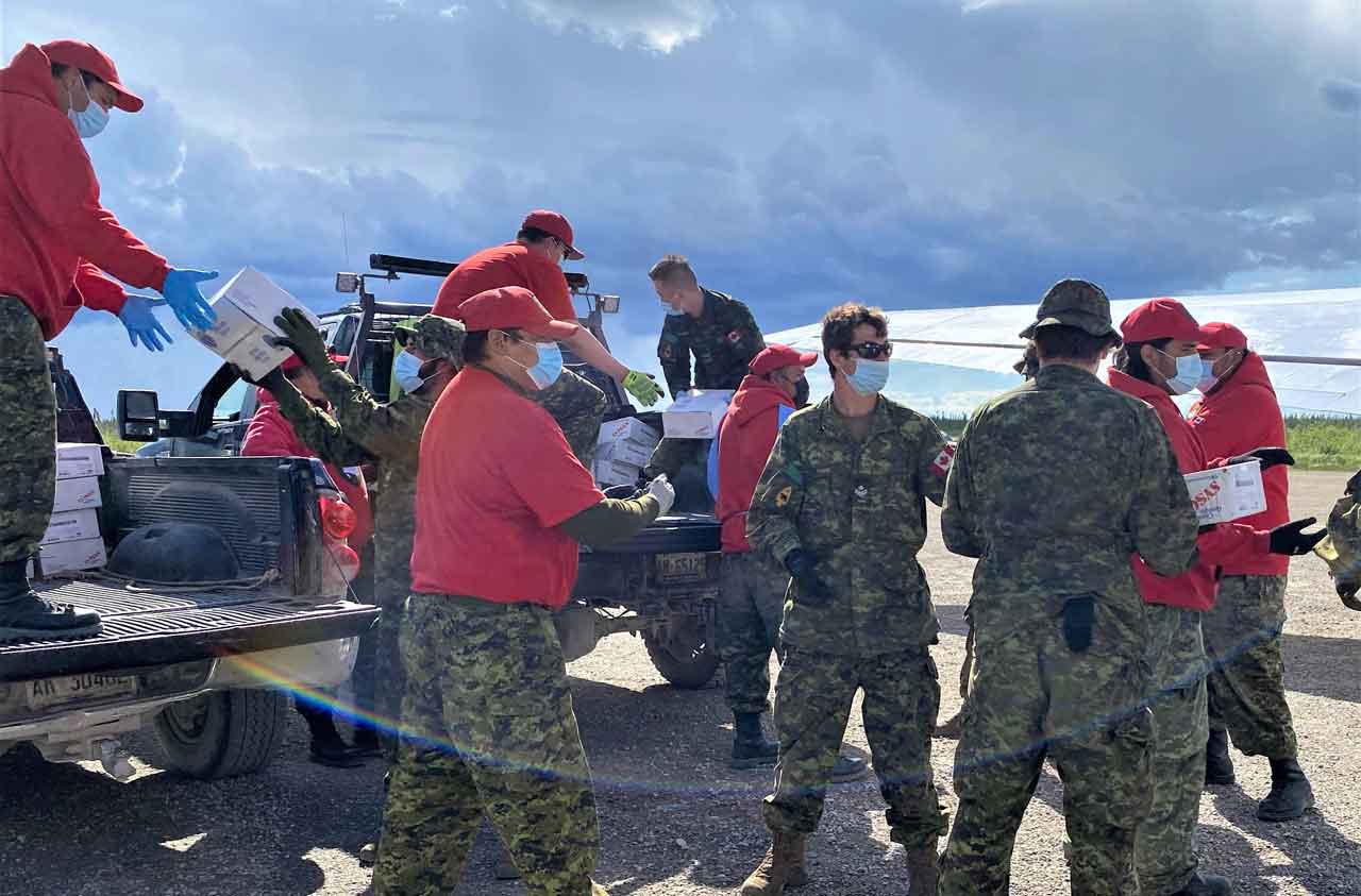 Sergeant Janet Butt supervised a joint team of Canadian Rangers and soldiers during the unloading of cargo aircraft at Kashechewan airport. credit Sergeant Janet Butt, Canadian Rangers